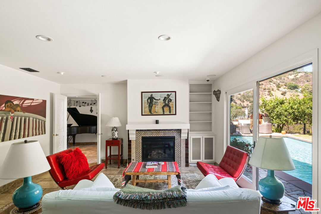 2225 Malaga Road Los Angeles, CA 90068 - Photo 13 of 35