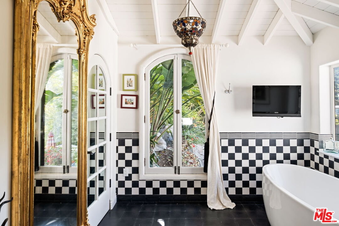 2225 Malaga Road Los Angeles, CA 90068 - Photo 22 of 35