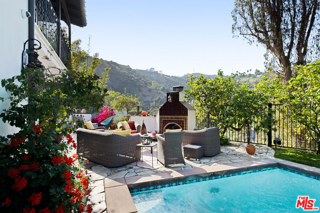 2225 Malaga Road Los Angeles, CA 90068 - Photo 32 of 35