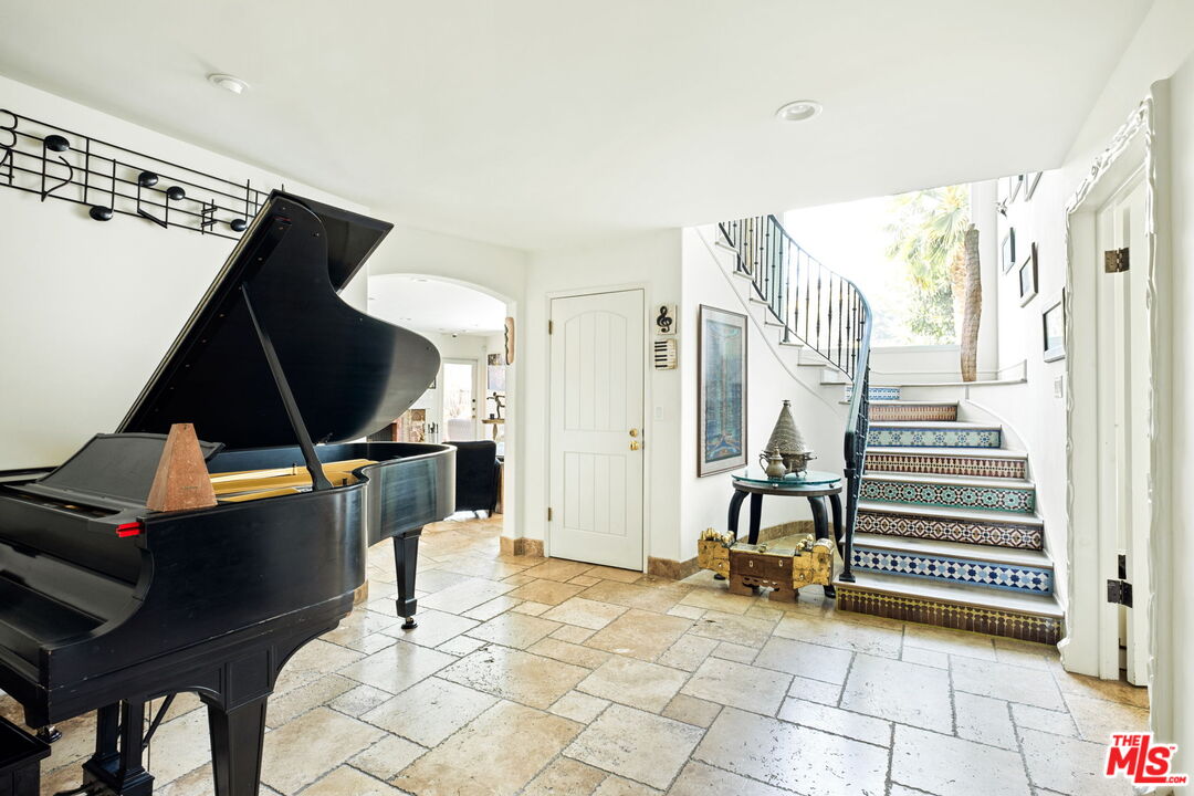 2225 Malaga Road Los Angeles, CA 90068 - Photo 7 of 35