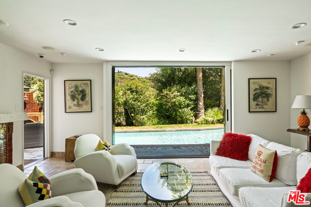 2225 Malaga Road Los Angeles, CA 90068 - Photo 8 of 35