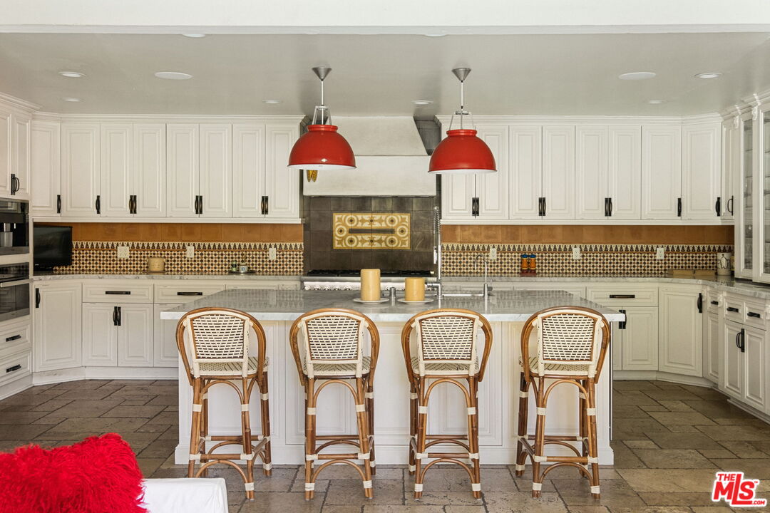 2225 Malaga Road Los Angeles, CA 90068 - Photo 10 of 35