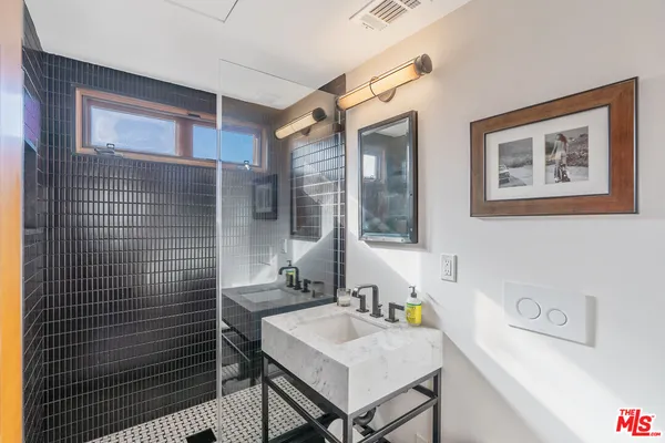 $4,395,000 | 706 Navy Street, Santa Monica, CA 90405