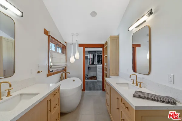 $4,395,000 | 706 Navy Street, Santa Monica, CA 90405