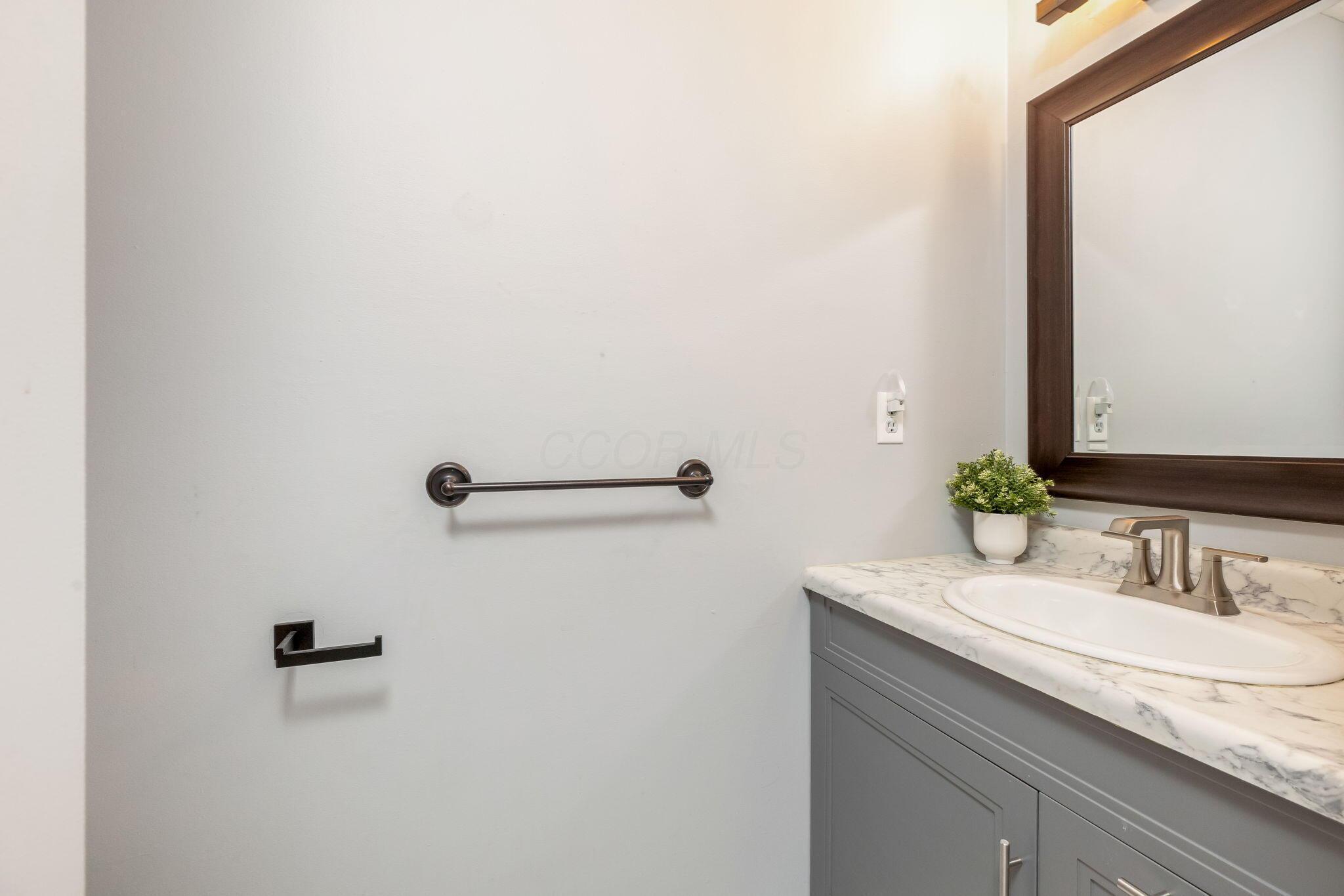 728 Cheshire Road Sunbury, OH 43074 - Photo 48 of 54 Main bath