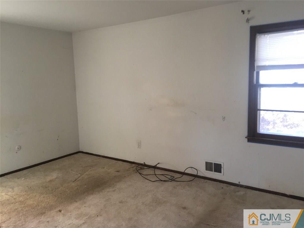 29 Roxy Avenue Edison, NJ 08820 - Photo 11 of 11 an empty room with a window