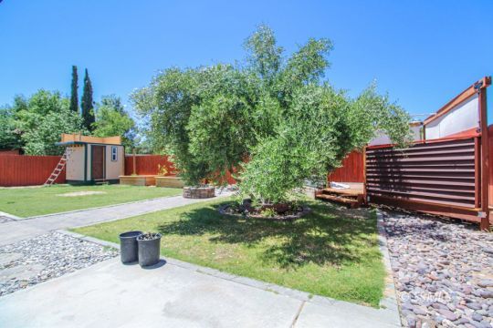 1043 Peg Street Ridgecrest, CA 93555 - Photo 35 of 45 a house view with a garden space