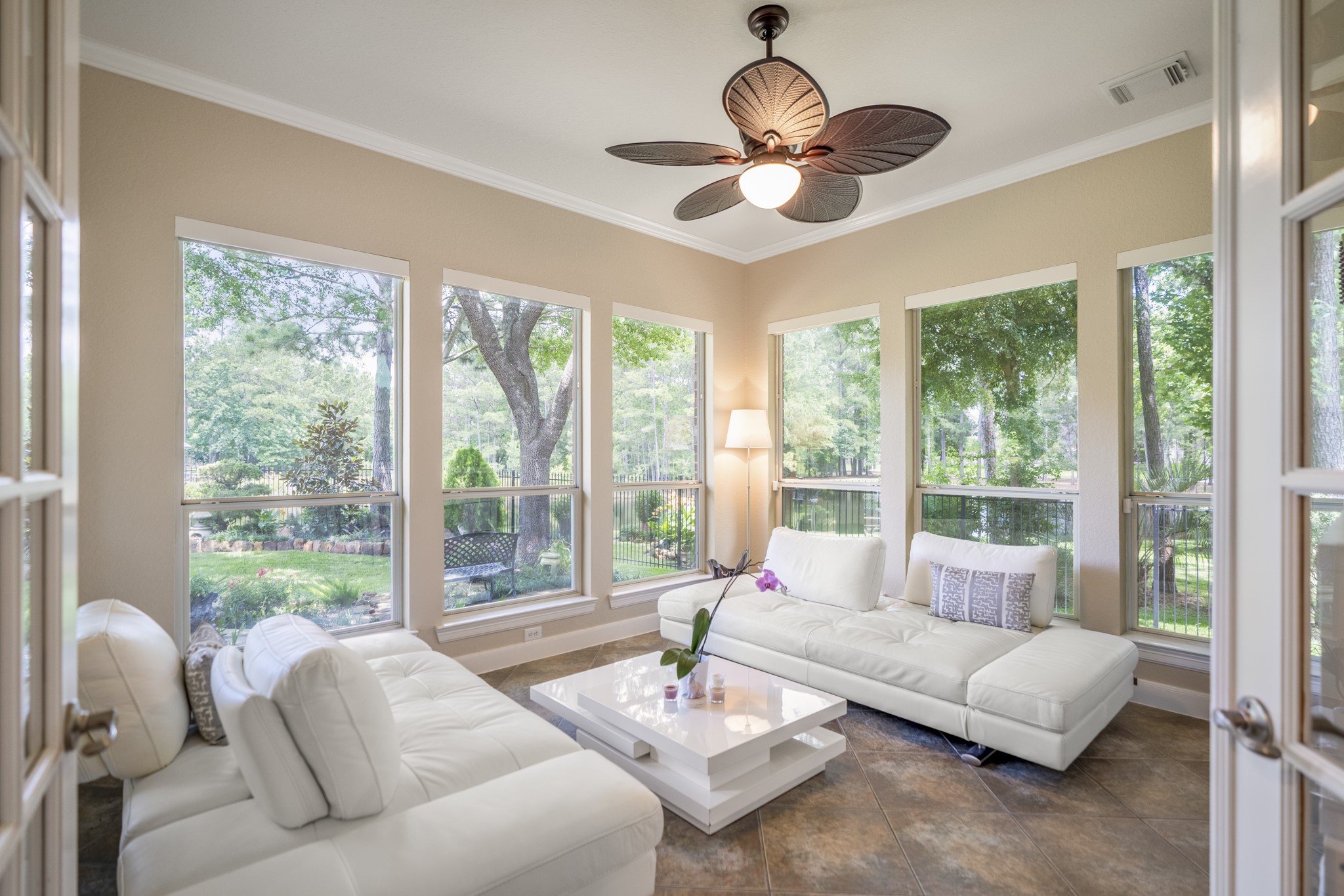 67 North Pentenwell Circle Spring, TX 77382 - Photo 16 of 50 a living room with furniture and a large window