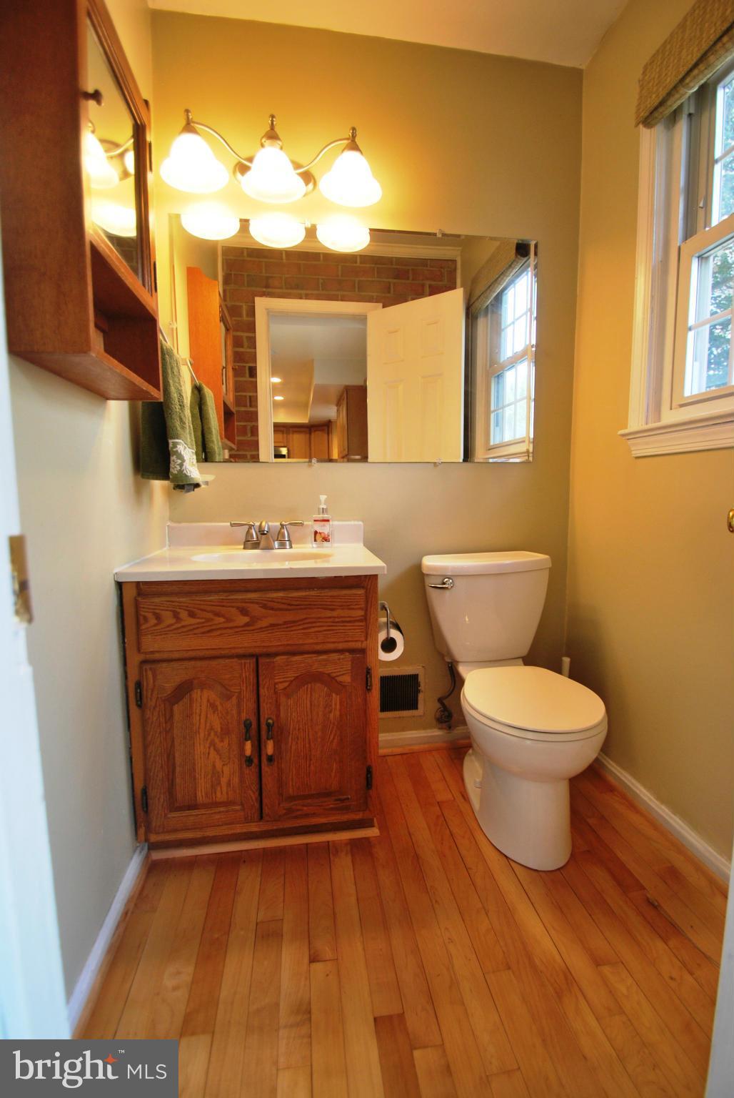 6806 Houndmaster Road Springfield, VA 22152 - Photo 12 of 27 Bath