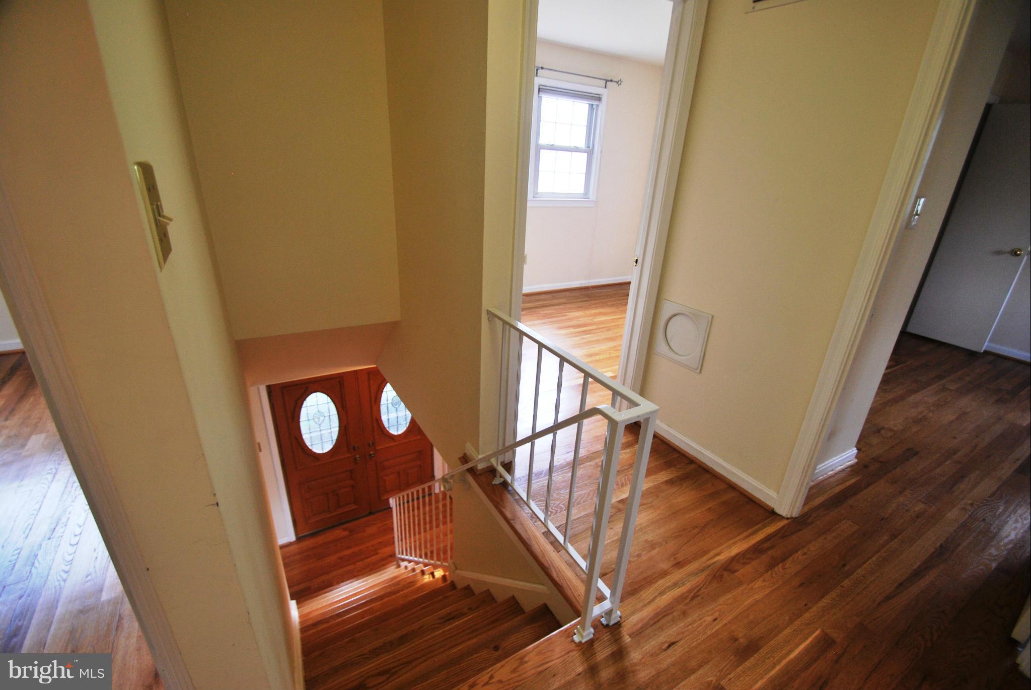 6806 Houndmaster Road Springfield, VA 22152 - Photo 13 of 27 Interior (General)