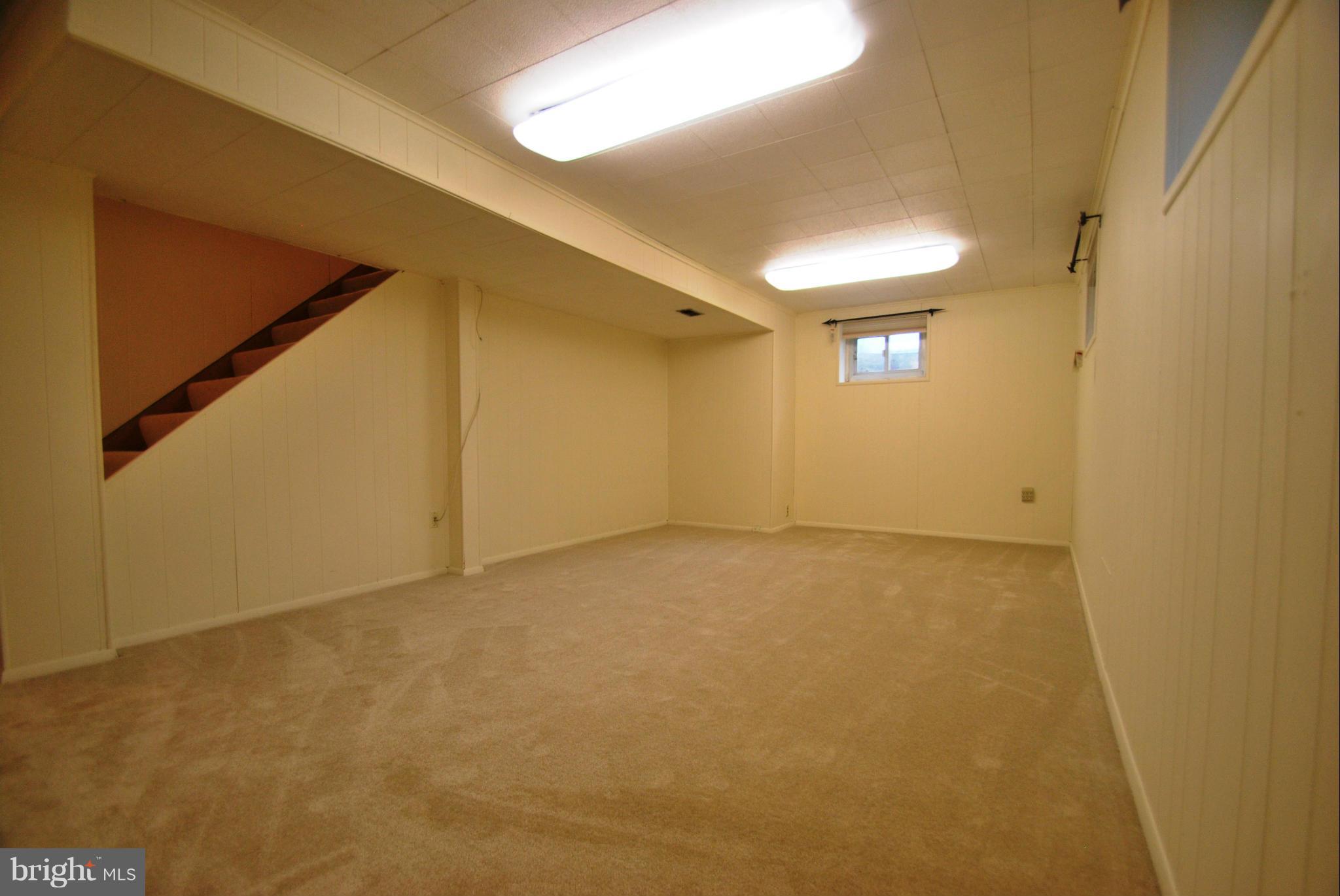 6806 Houndmaster Road Springfield, VA 22152 - Photo 23 of 27 Family Room