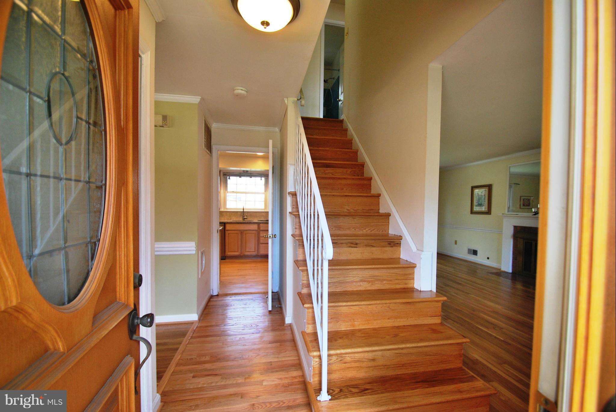 6806 Houndmaster Road Springfield, VA 22152 - Photo 4 of 27 Interior (General)