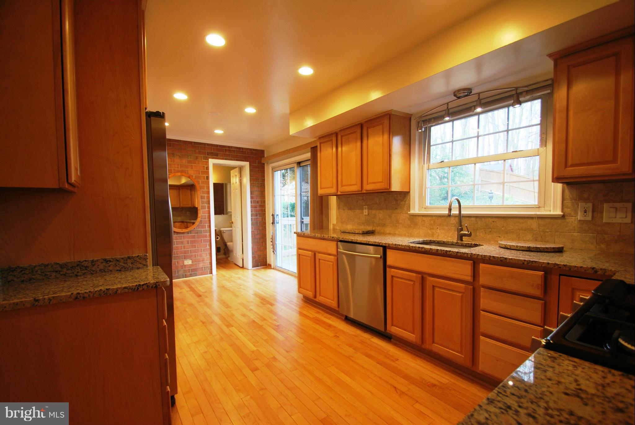 6806 Houndmaster Road Springfield, VA 22152 - Photo 6 of 27 Kitchen