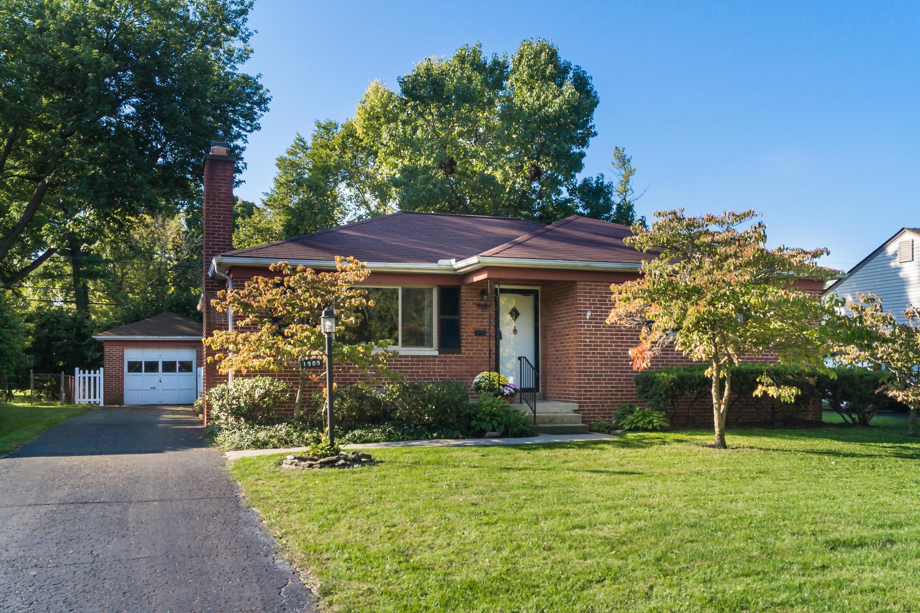 1989 Ridgecliff Road Upper Arlington, OH 43221 - Photo 1 of 32