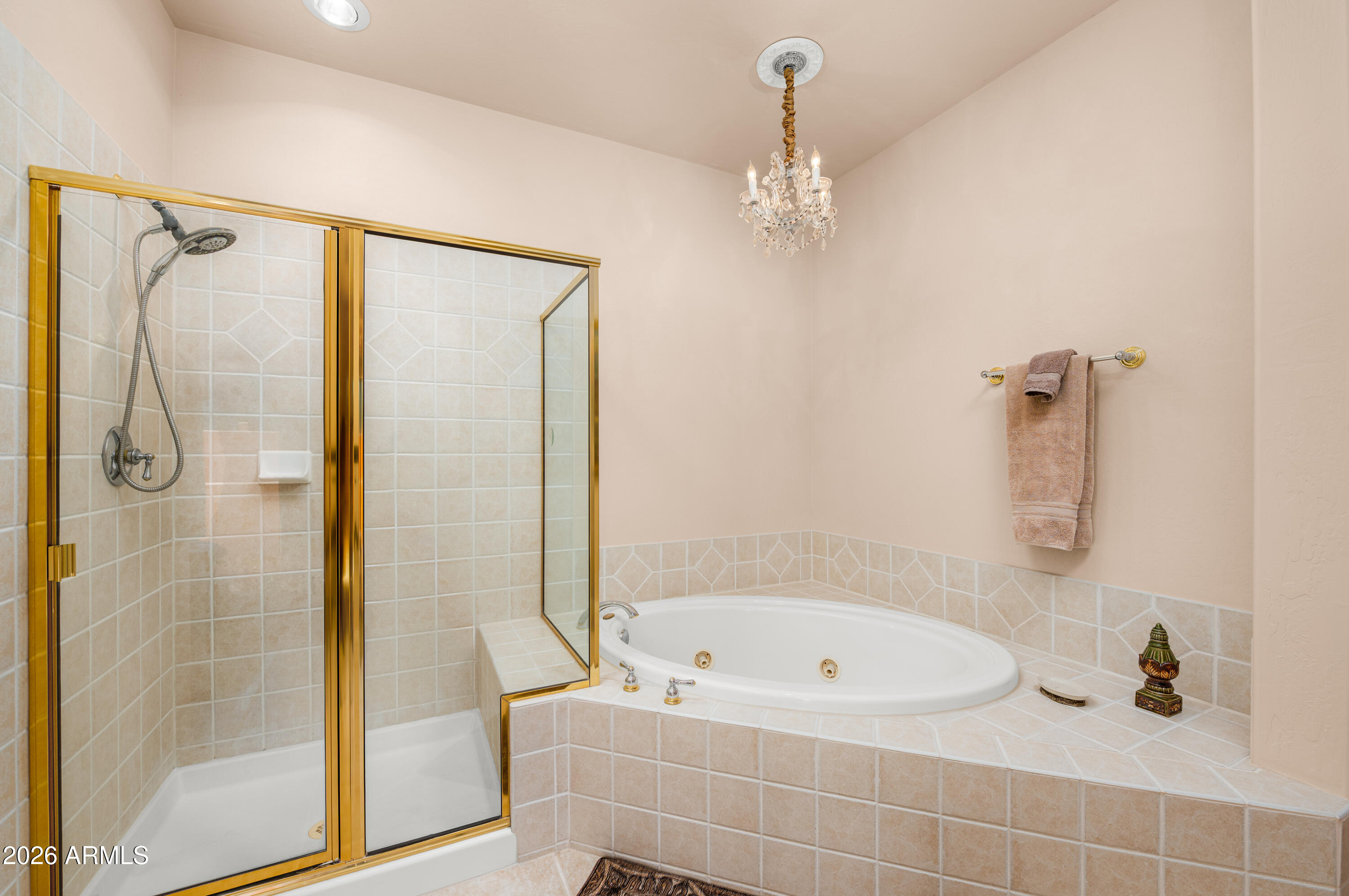 49 Rim Trail Circle Sedona, AZ 86351 - Photo 30 of 41 Primary Bath Shower And Tub