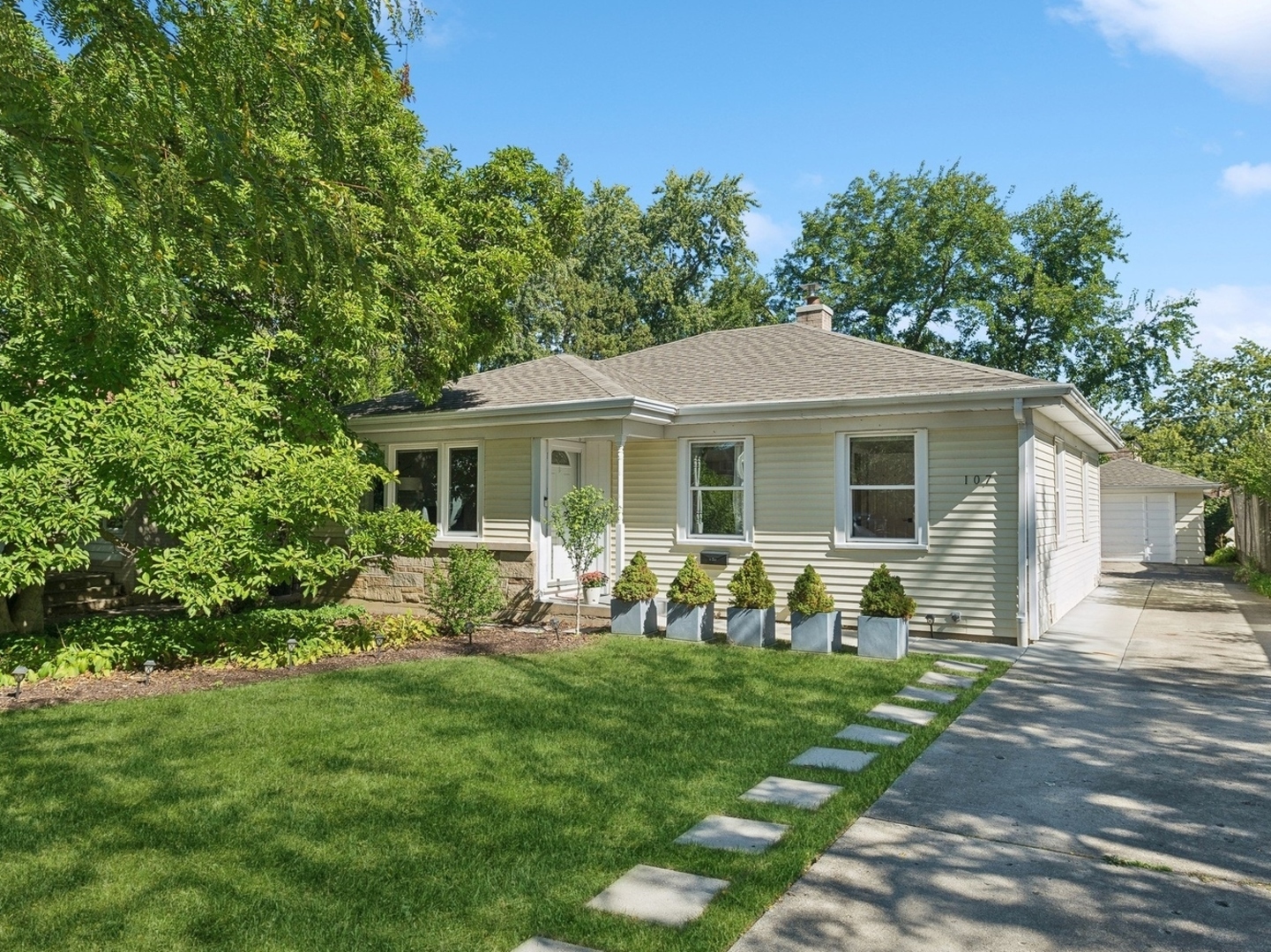 107 Parkview Road Glenview, IL 60025 - Photo 1 of 20 Gallery Image 1