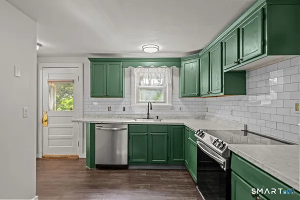 $2,400 | 19-21 Scotland Road, Norwich, CT 06360
