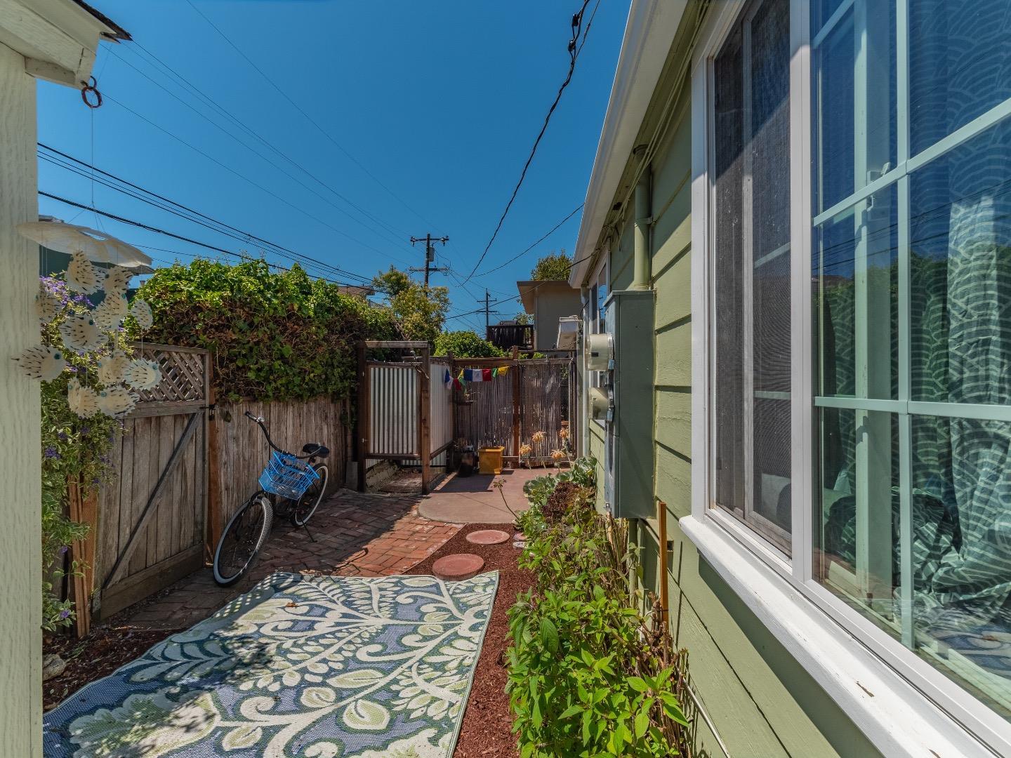 146 Hainline Road Aptos, CA 95003 - Photo 42 of 45 a view of a pathway of a house