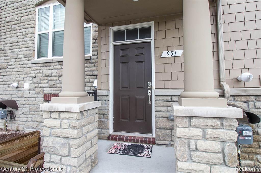 951 Barclay Circle, Unit 48 Rochester Hills, MI 48307 - Photo 3 of 31