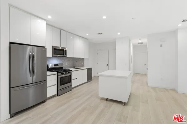 $2,990 | 1731 Federal Avenue, Unit 103, Los Angeles, CA 90025
