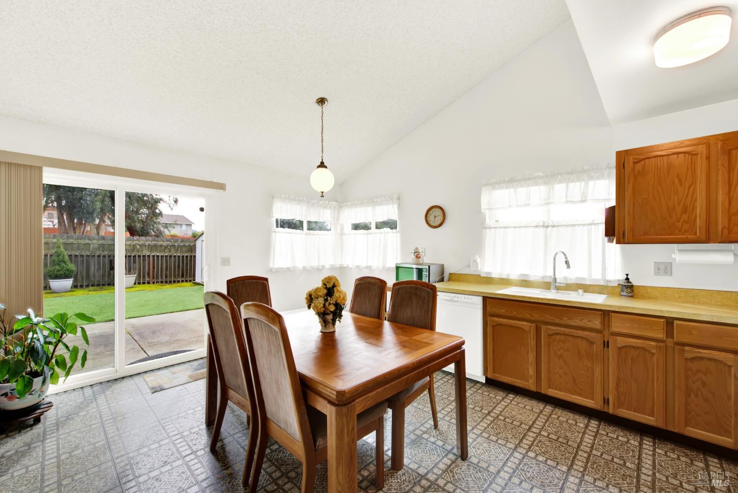 909 Seascape Circle Rodeo, CA 94572 - Photo 14 of 44