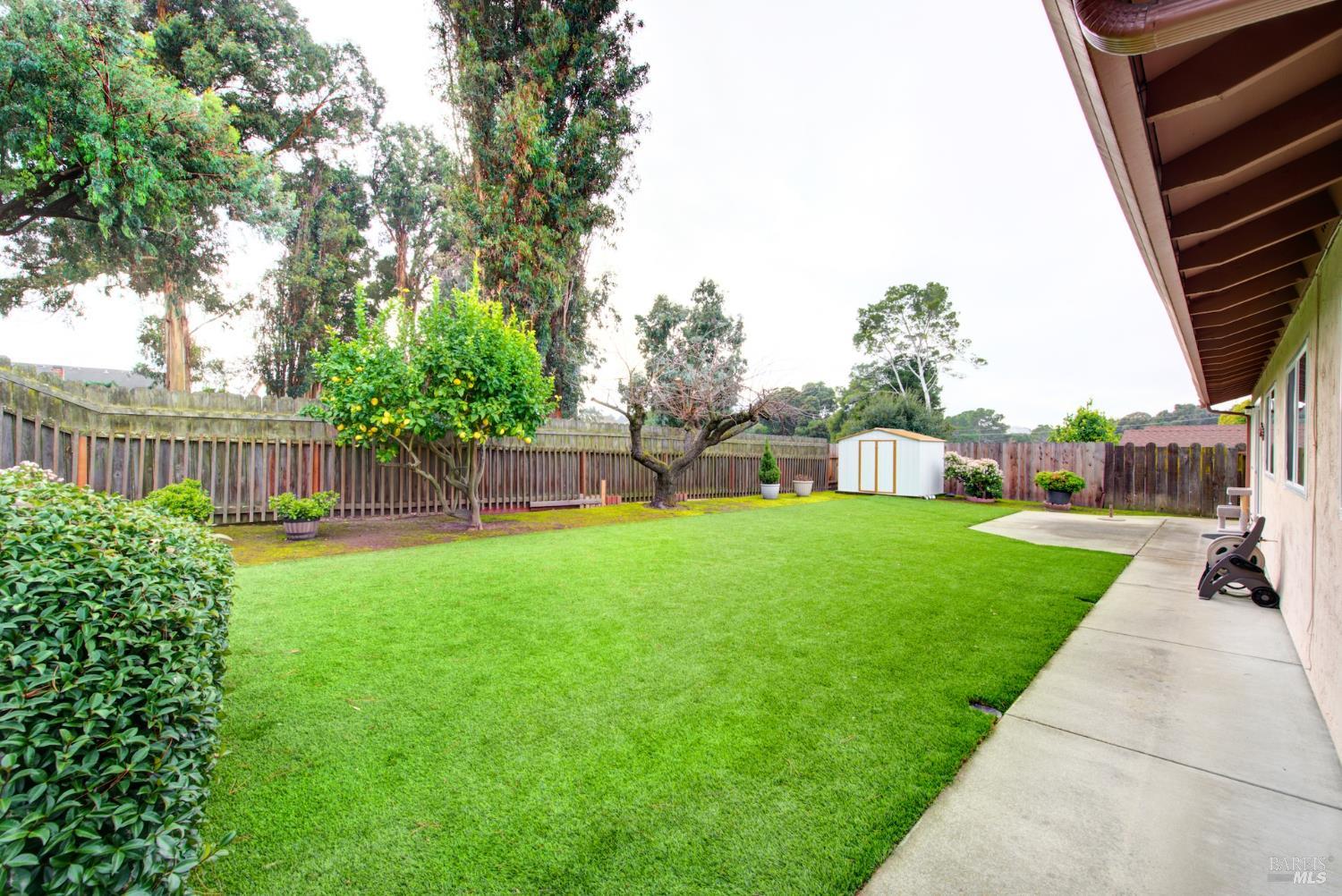 909 Seascape Circle Rodeo, CA 94572 - Photo 33 of 44