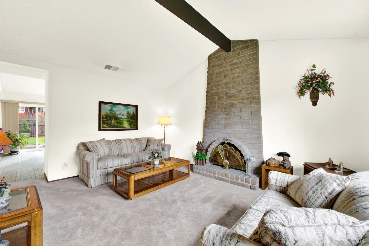 909 Seascape Circle Rodeo, CA 94572 - Photo 5 of 44 Living room with vaulted ceilings