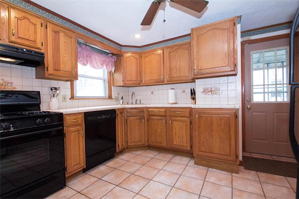 16 Bear Hill Road Reading, MA 01867 - Photo 7 of 18 Gallery Image 7