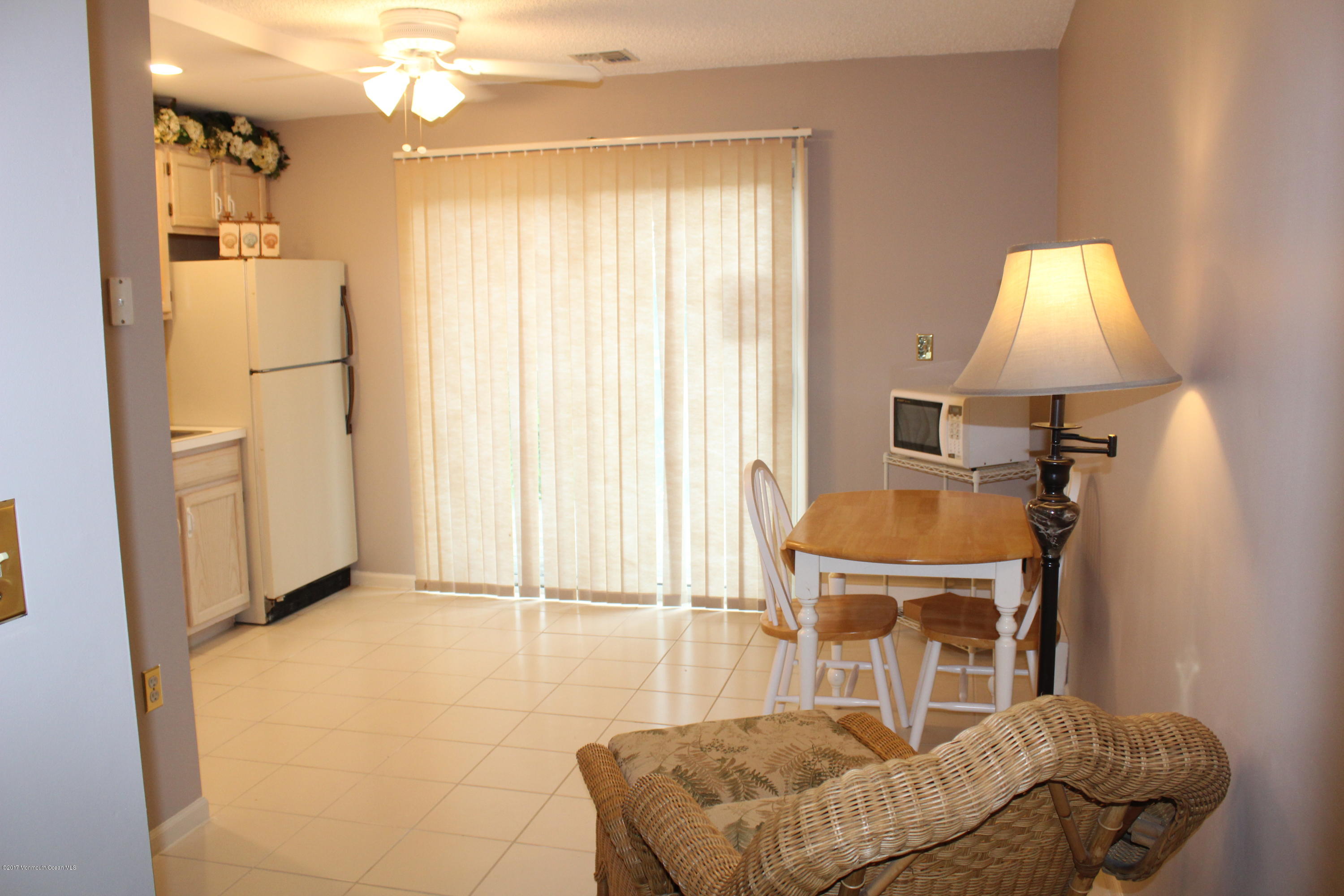 123 Mathis Drive Brick, NJ 08723 - Photo 15 of 29 Suite Sitting Area