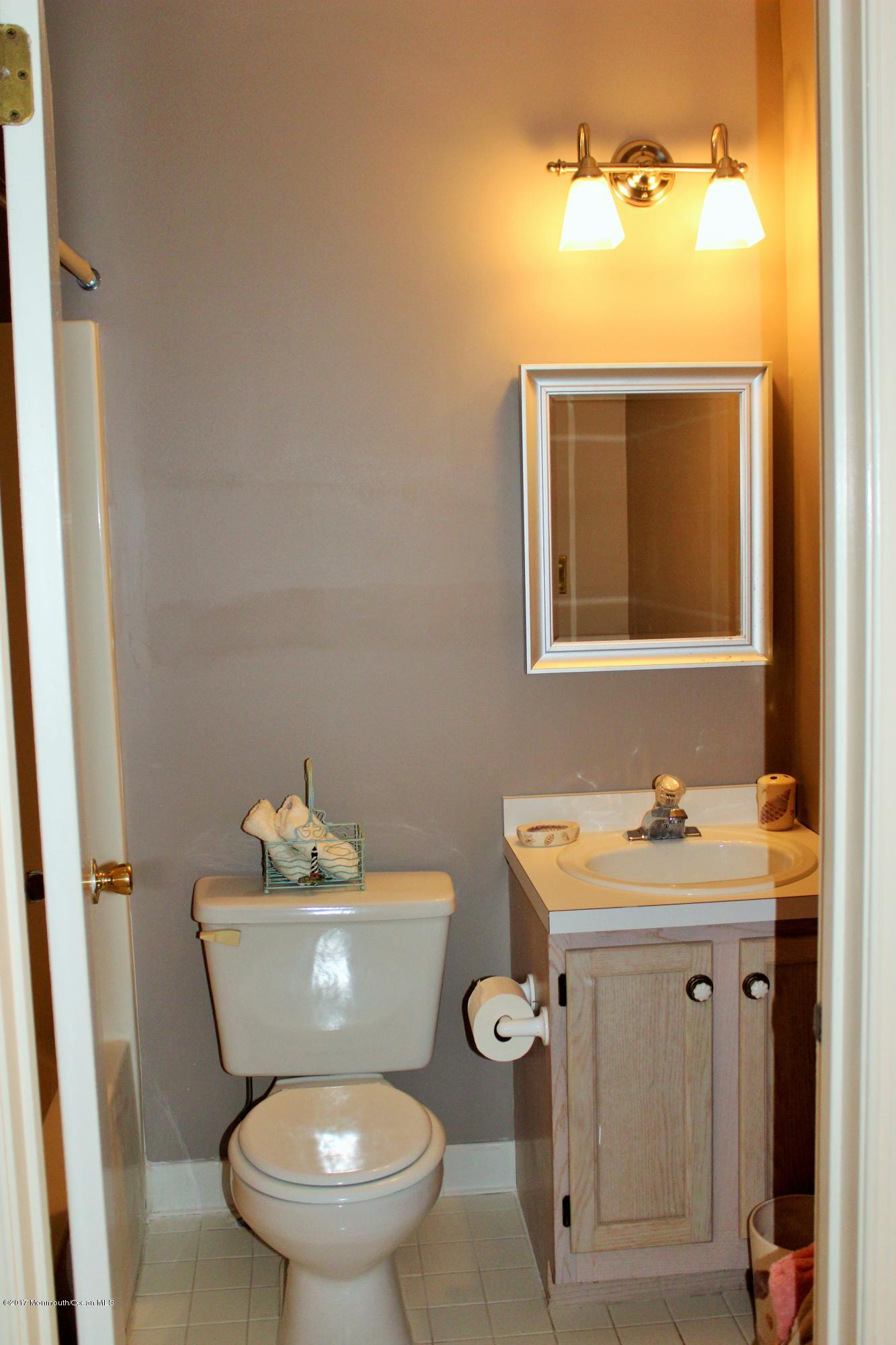 123 Mathis Drive Brick, NJ 08723 - Photo 16 of 29 Suite Bathroom