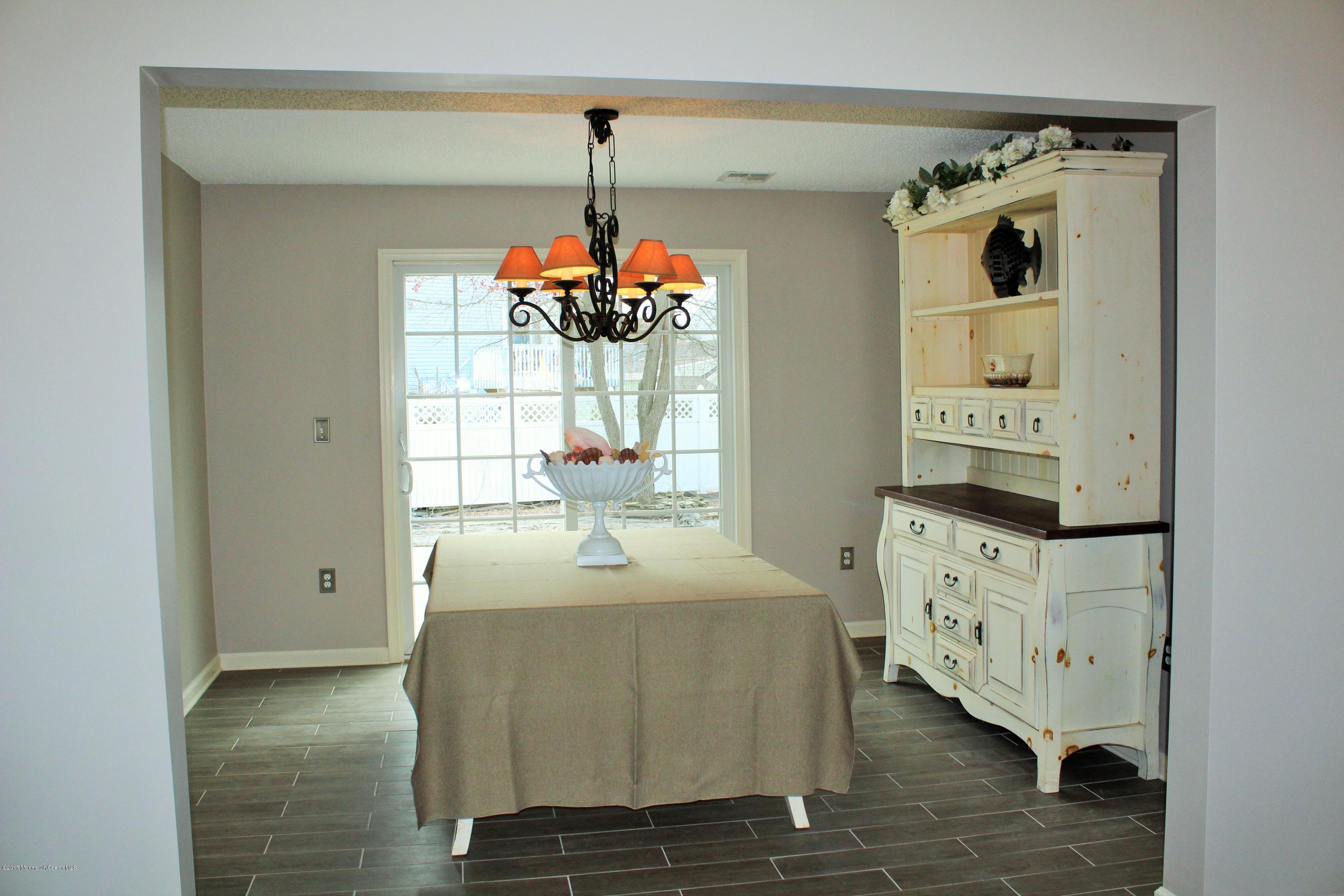 123 Mathis Drive Brick, NJ 08723 - Photo 7 of 29 Dining Room