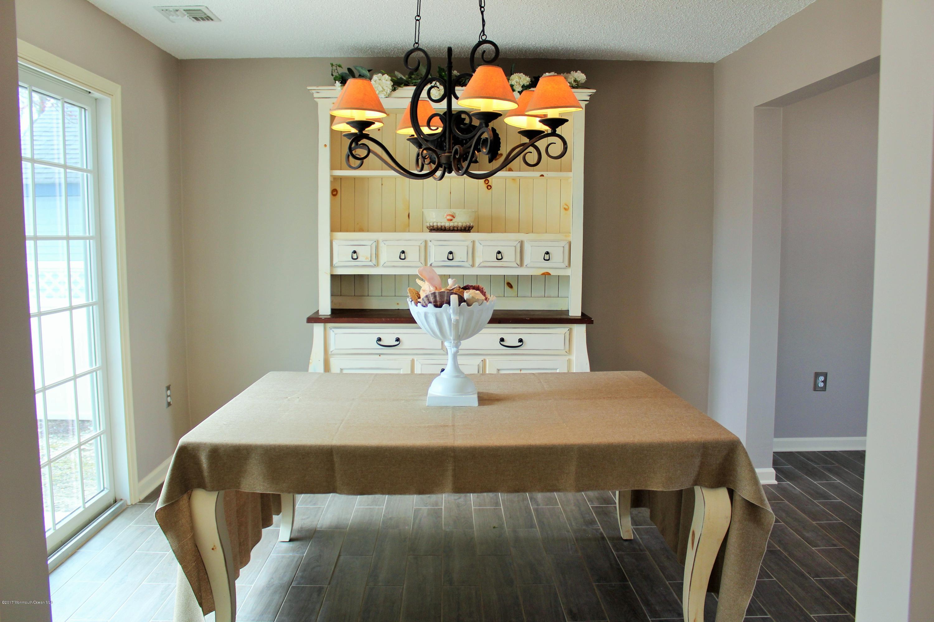 123 Mathis Drive Brick, NJ 08723 - Photo 8 of 29 Dining Room