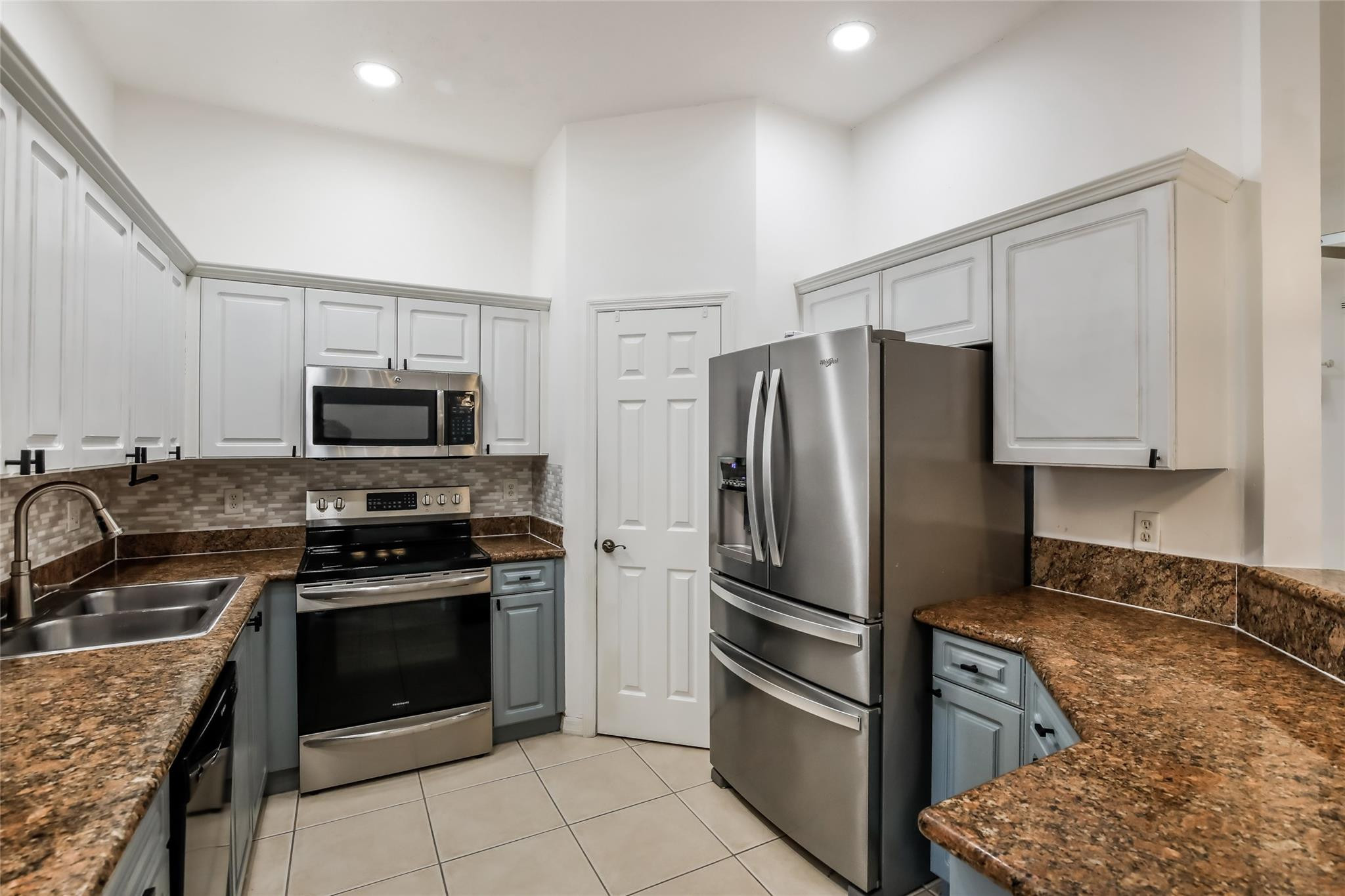 1948 Southeast 23rd Road, Unit 1948 Homestead, FL 33035 - Photo 3 of 18 Photo 3