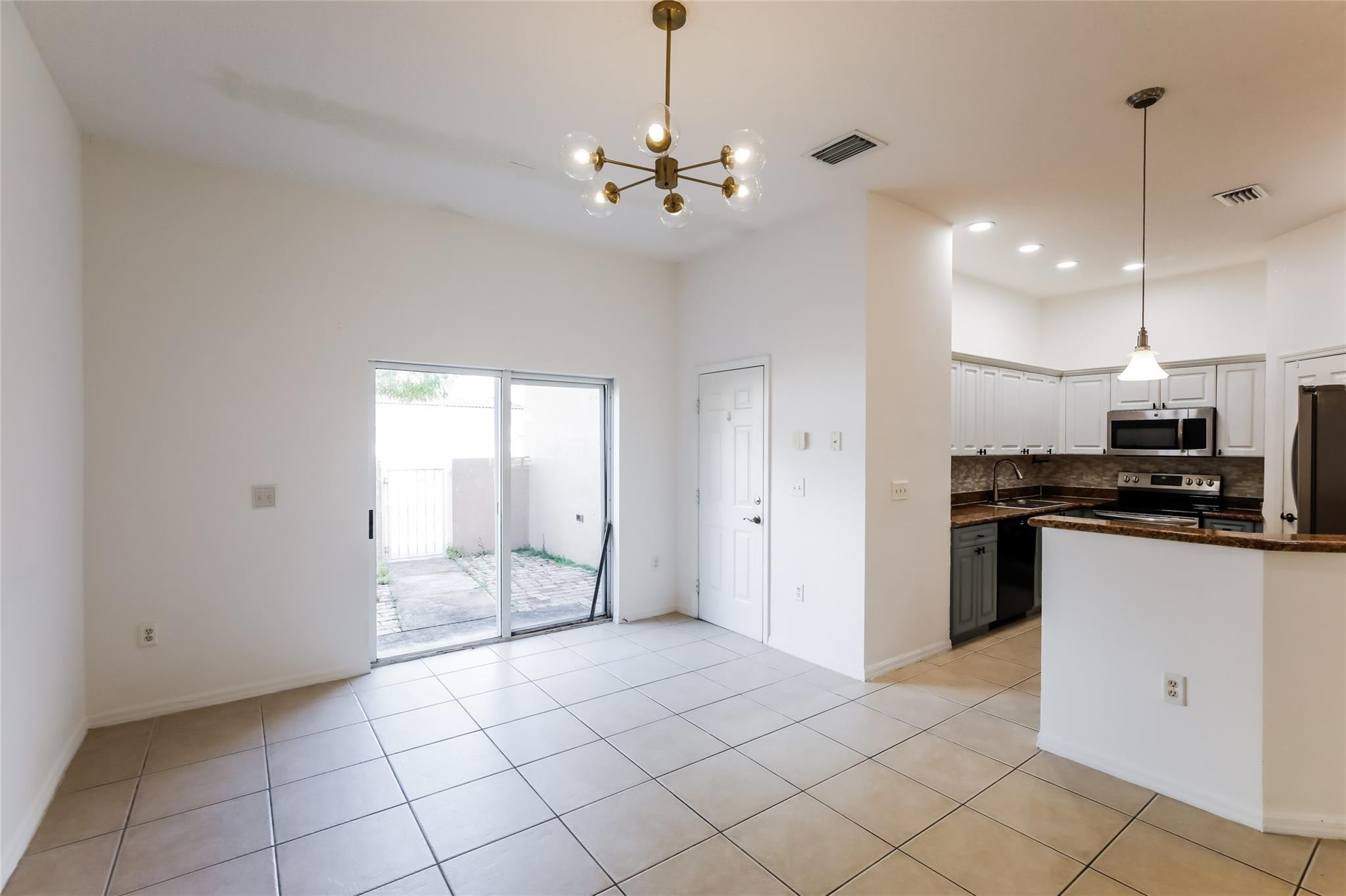 1948 Southeast 23rd Road, Unit 1948 Homestead, FL 33035 - Photo 5 of 18 Photo 5