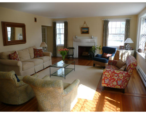 40 Forster Road Manchester, MA 01944 - Photo 3 of 9 Gallery Image 3