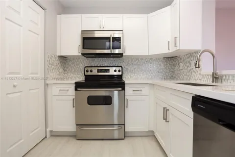 $289,900 | 1350 Southeast 3rd Avenue, Unit 404, Dania Beach, FL 33004