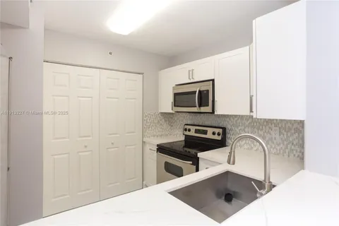 $289,900 | 1350 Southeast 3rd Avenue, Unit 404, Dania Beach, FL 33004