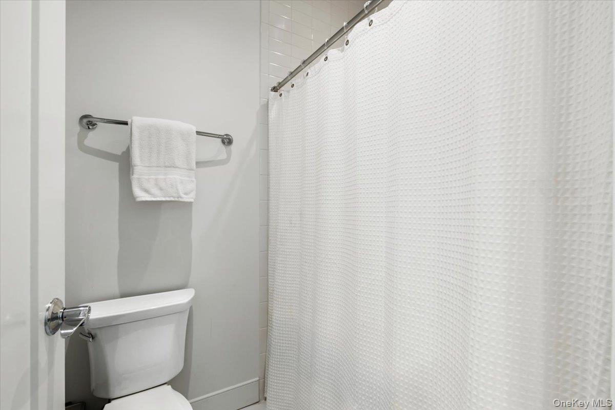 3 Jasmine Lane Rye Brook, NY 10573 - Photo 17 of 31 Upstairs hall bath