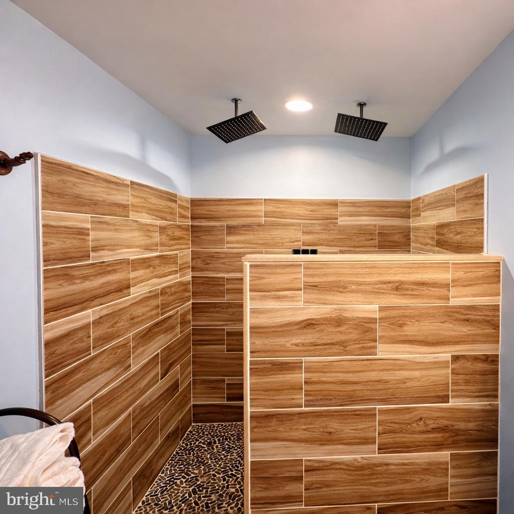 105 120th Street, Unit 37 Ocean City, MD 21842 - Photo 9 of 26 a bathroom with a shower