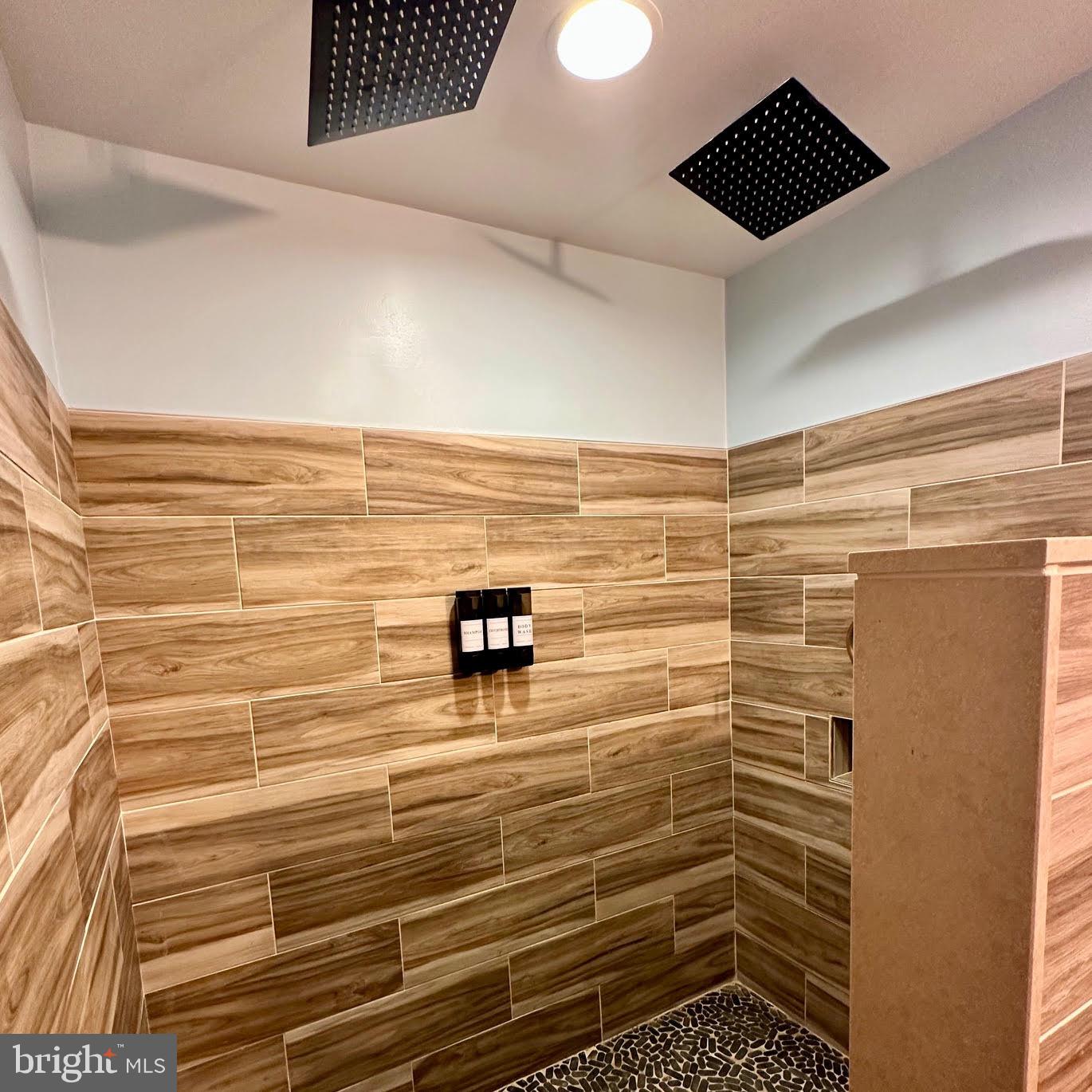 105 120th Street, Unit 37 Ocean City, MD 21842 - Photo 10 of 26 a bathroom with a shower