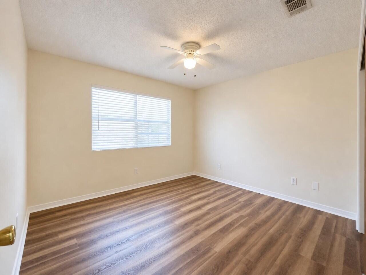 125 Wellington Road Fort Walton Beach, FL 32547 - Photo 9 of 12 11-interior_primary_bedroom (2)