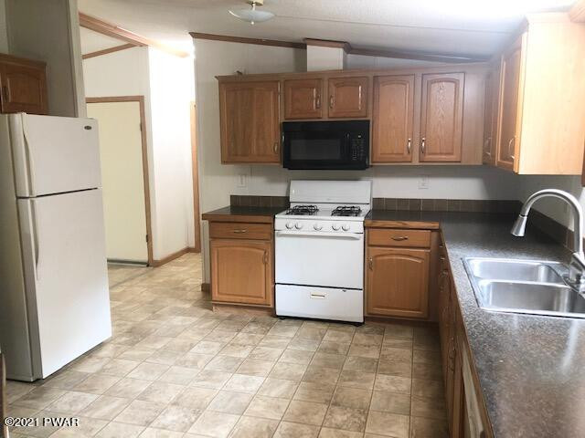 126 Galahad Road Greeley, PA 18425 - Photo 5 of 25 Kitchen