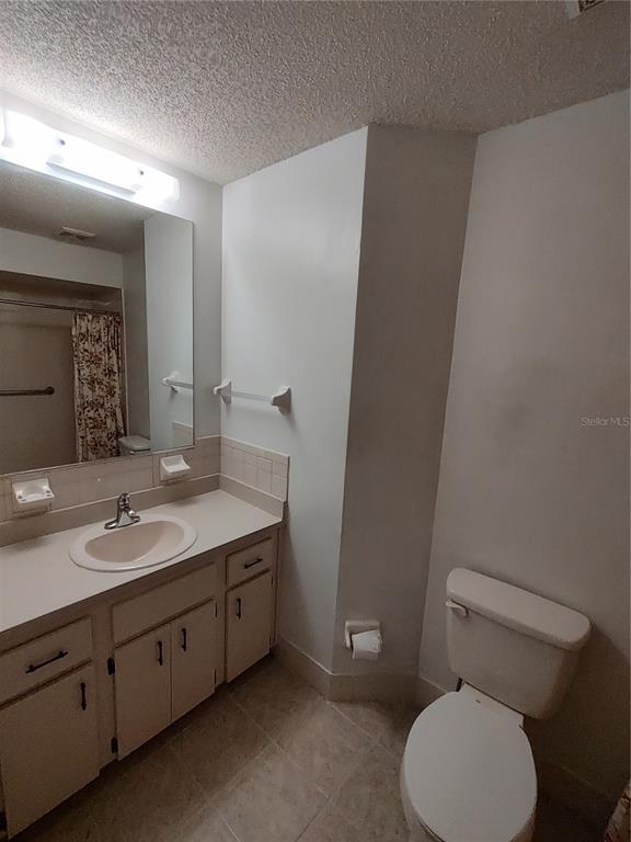 8565 Southwest 109th Street Ocala, FL 34481 - Photo 13 of 27 a spacious bathroom with a toilet sink and mirror