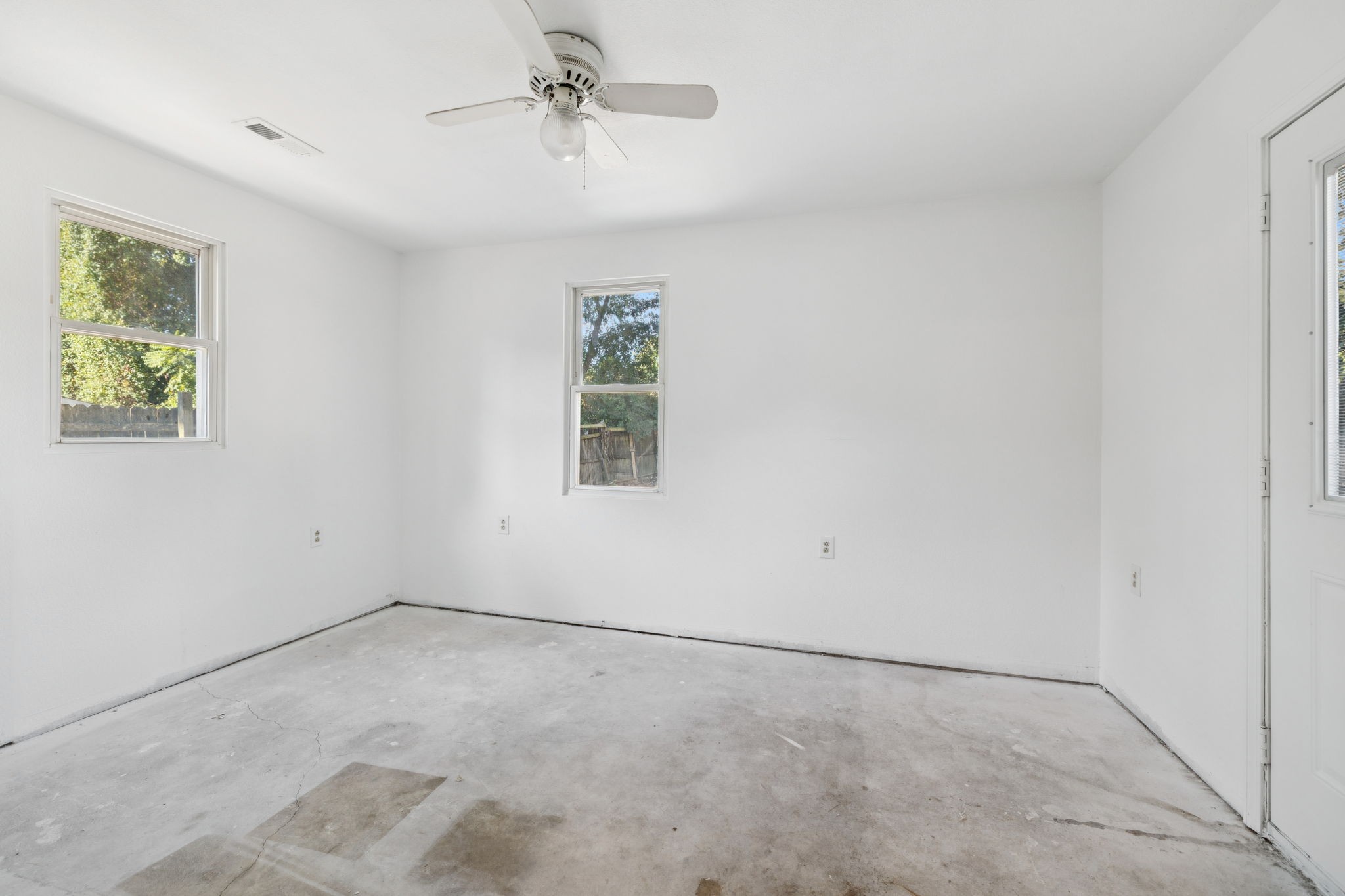 1008 Bales Street Gallatin, TN 37066 - Photo 17 of 19 a view of an empty room with a window