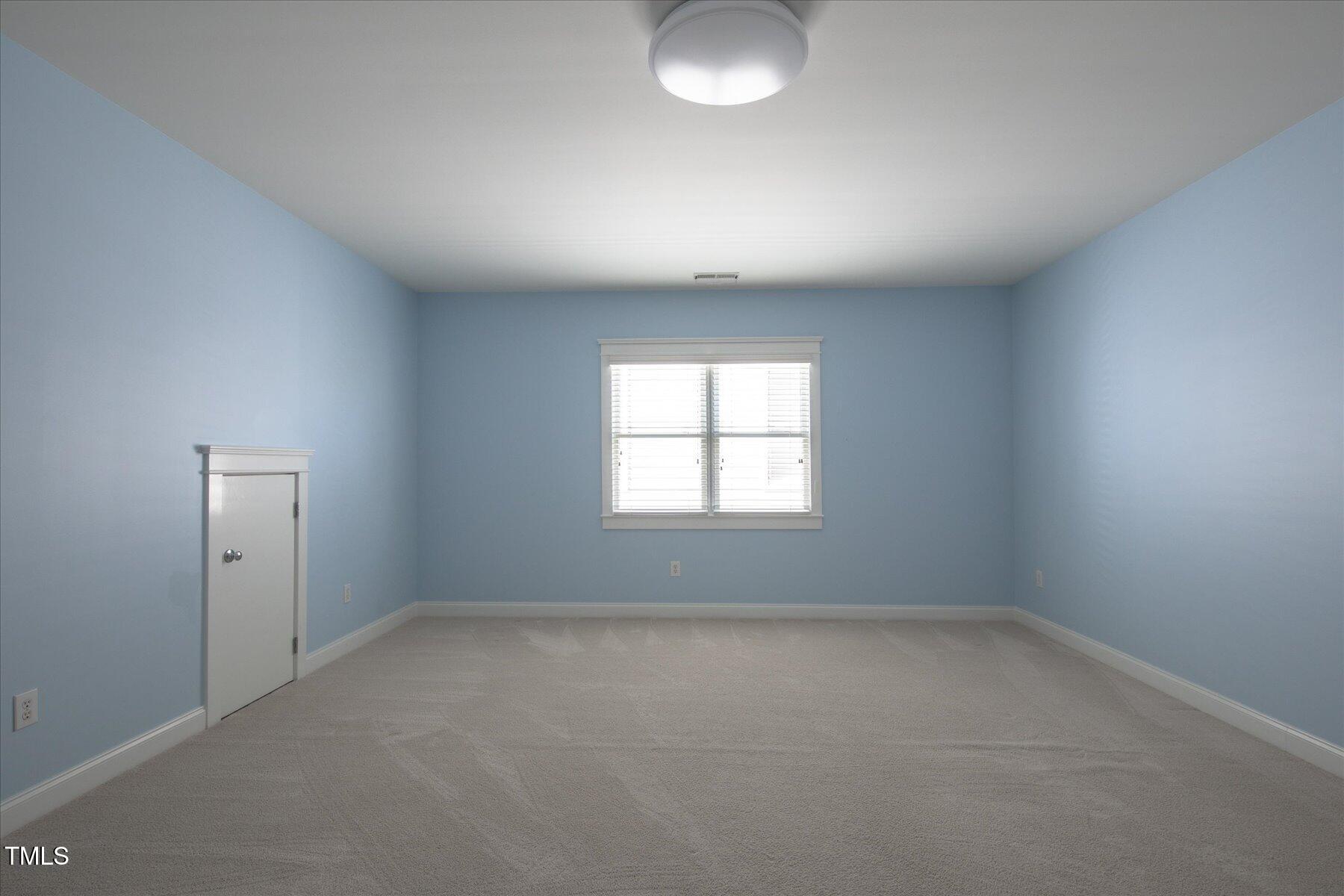 121 Bridgegate Drive Cary, NC 27519 - Photo 25 of 38 an empty room with a window