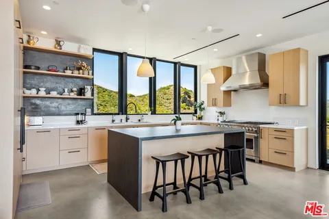 $3,200,000 | 33433 Decker School Road, Malibu, CA 90265