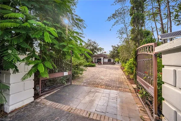 $1,795,000 | 2605 64th Street Southwest, Naples, FL 34105