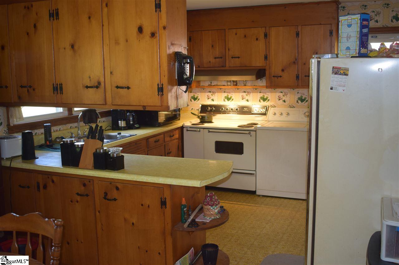 112 Yown Road Greenville, SC 29611 - Photo 5 of 7 Gallery Image 5