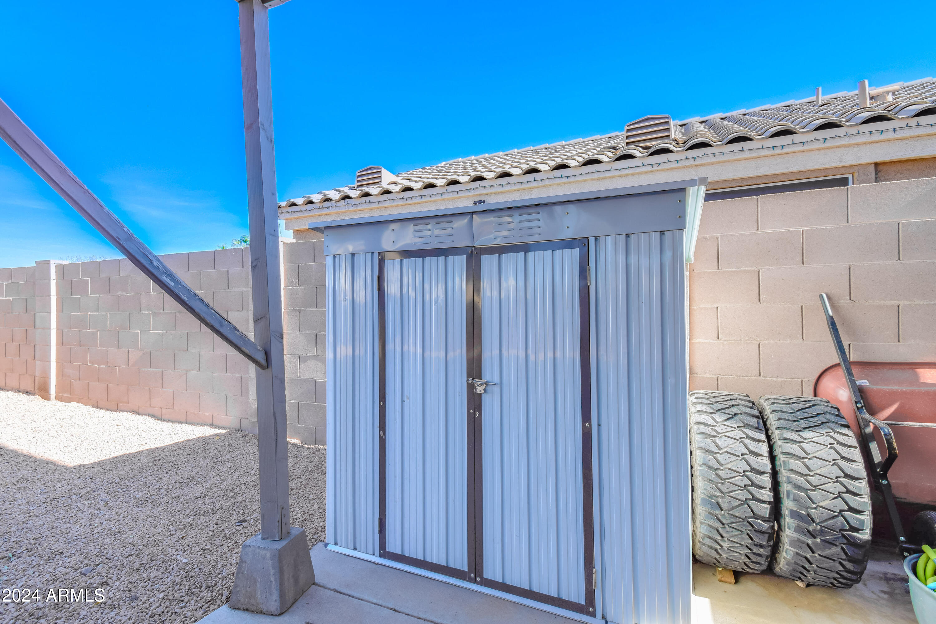 10856 East Arcadia Avenue Mesa, AZ 85120 - Photo 29 of 49 shed stays!