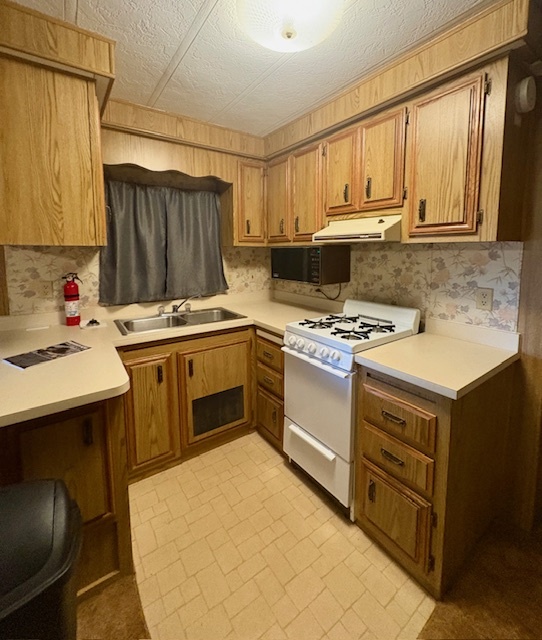 11-85 Woodhaven Sublette, IL 61367 - Photo 13 of 26 a kitchen with a stove a sink and a refrigerator